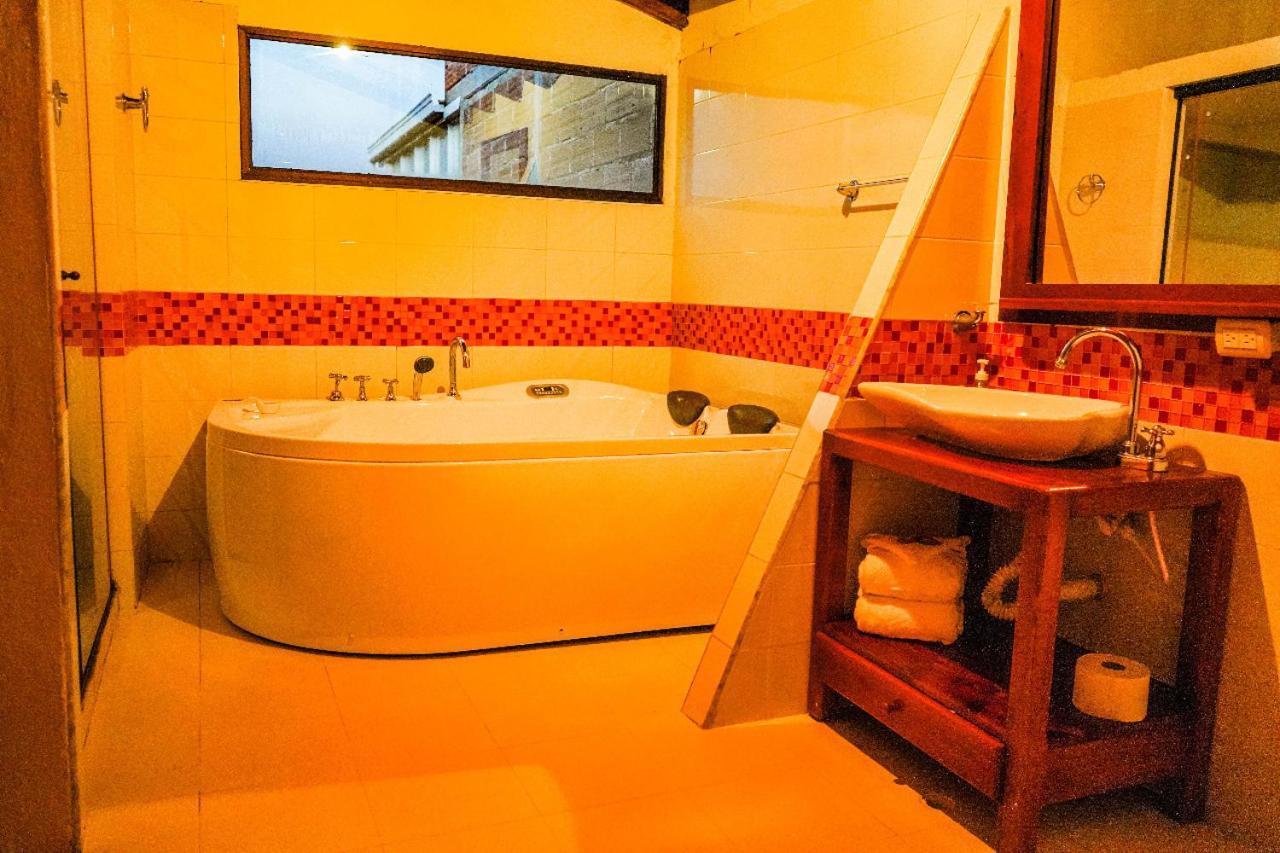 Casa Pastora Coworking Bed & Breakfast Guatape Exterior photo