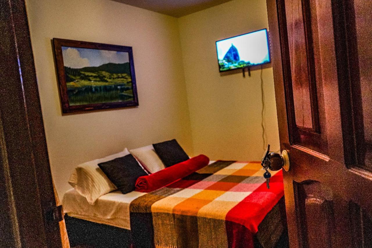 Casa Pastora Coworking Bed & Breakfast Guatape Exterior photo